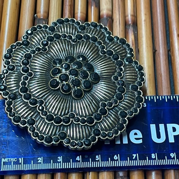 VINTAGE NEW BELT BUCKLE BLACK RHINESTONE ENCRUSTED BRONZE FLOWER MEDALLION HUGE - Picture 4 of 5